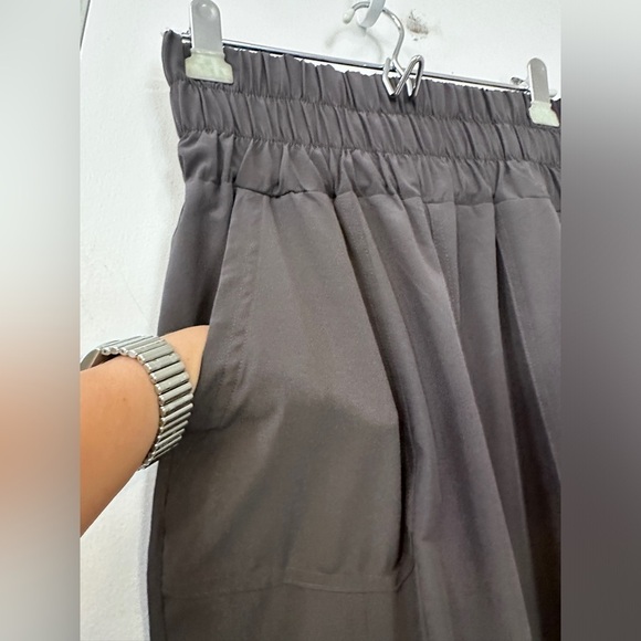 New In Women’s Size Medium Gray High-Waist Jogger Pants - Picture 5 of 12